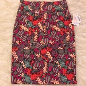 NEW LuLaRoe Cassie Novelty Pencil Skirt Christmas Candy Printed M Holiday Party